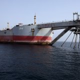 Le FSO Safer en état de décomposition est amarré en mer Rouge au large de la côte de la province occidentale de Hodeidah, au Yémen. Il contient 1,14 million de barils de brut qui doivent être transférés avant que ne soit provoquée la plus grande c...